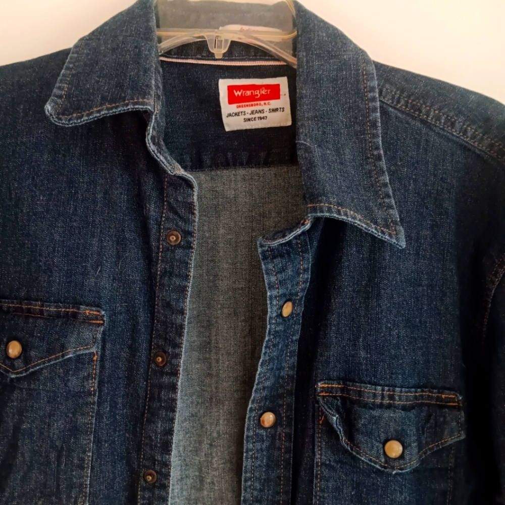 Classic fit western women's pearl snap denim